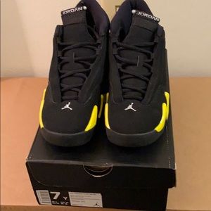 Jordan 14 Black/Vibrant Yellow Sz 7Y. 9/10